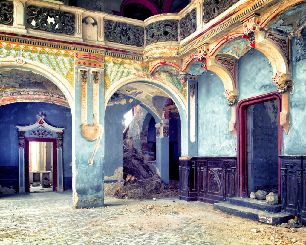 Hall du Dvorac Špicer où se mêlent décors Art nouveau et héritage architectural austro-hongrois.
