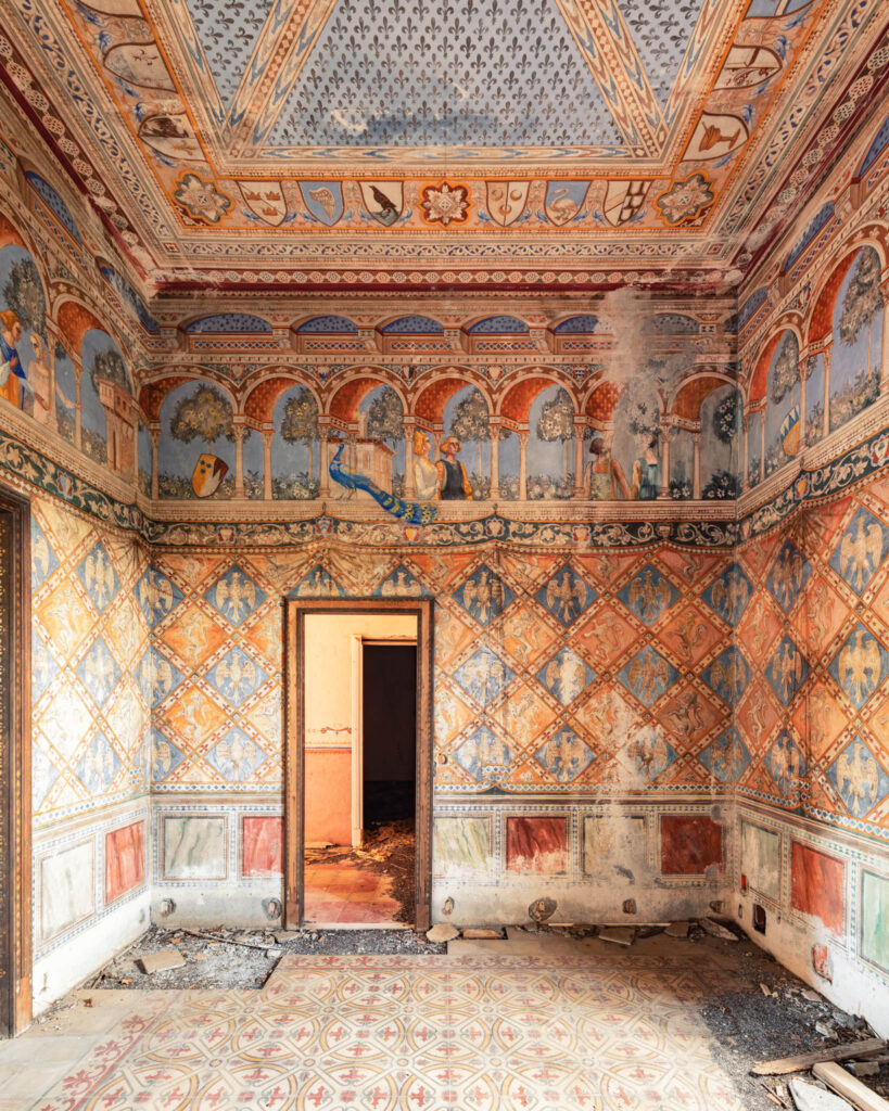 Salon d’apparat d’un palais sicilien reflétant les influences méditerranéennes de la région de l’Etna.