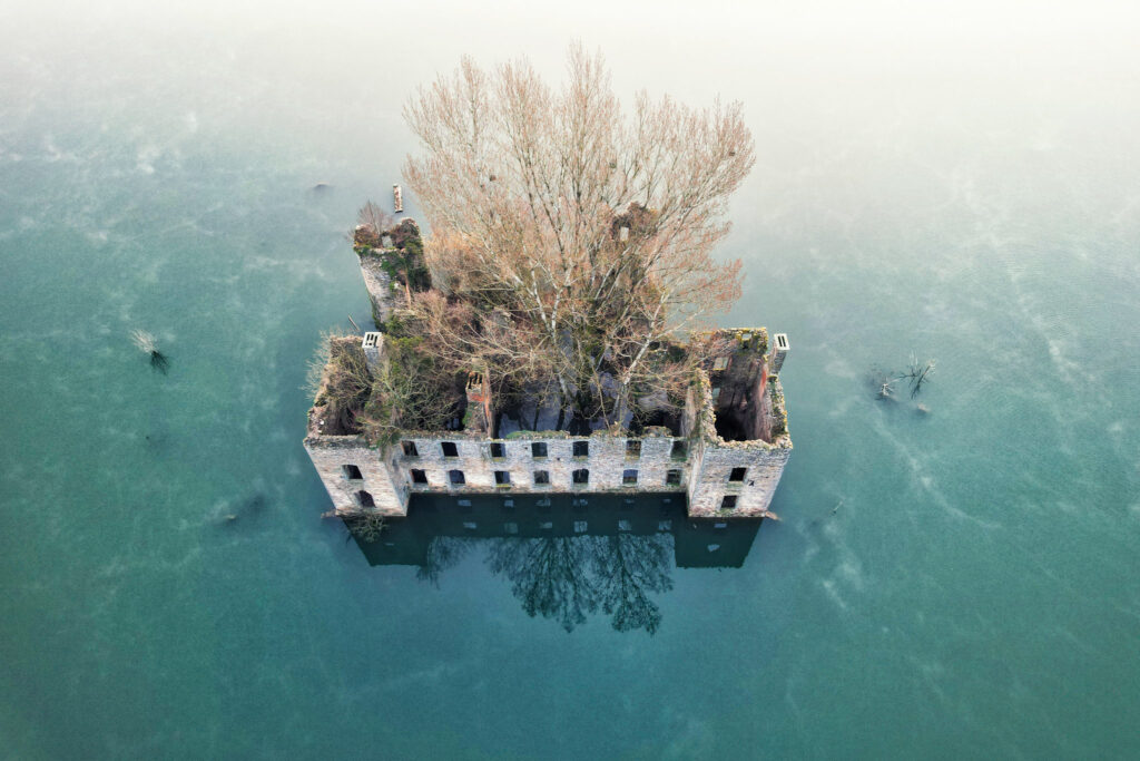 Découvrir la série Voyages topographiques - paysages et architectures vus depuis le ciel