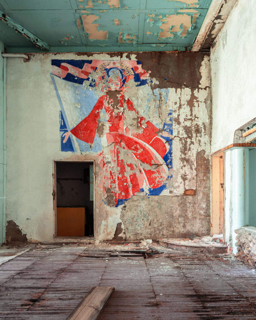 Une fresque effacée par l’eau dans une ancienne école aérienne militaire, Brandebourg, Allemagne - 2011